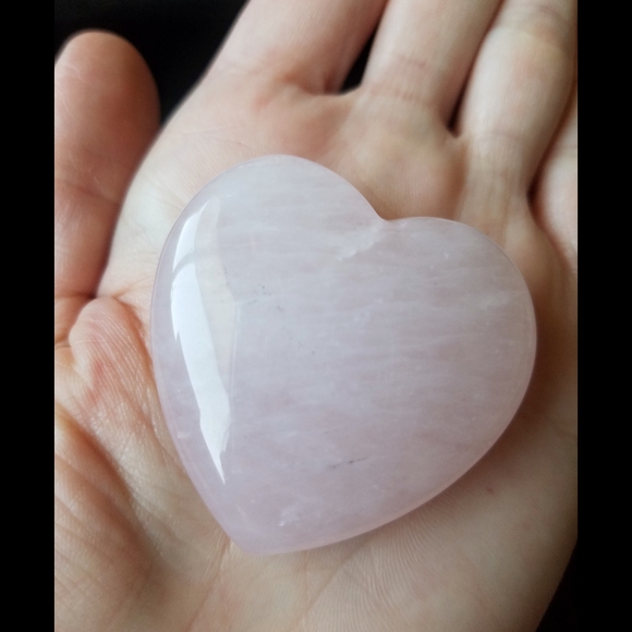 🌙💖Rose Quartz Heart Palm Stone - Picture 4 of 11